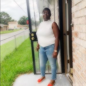 Meet your Posher, Tanikia